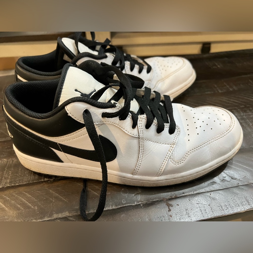 Jordan 1 low black and white mens 10.5
